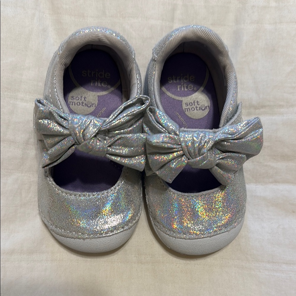 Stride Rite Silver Dress Shoes with Decorative Bows size 5